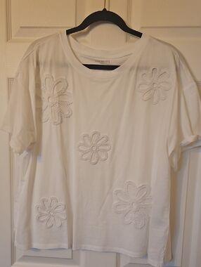 Talbots White Floral Appliqué Short Sleeve Tee